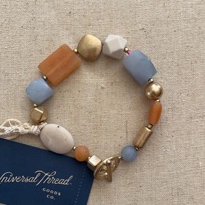 ❤️… Universal Thread Bracelet